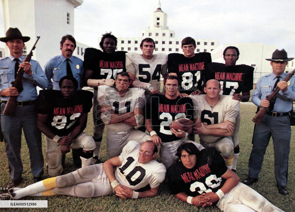 THE MEAN MACHINE (US1974) BURT REYNOLDS, CENTRE