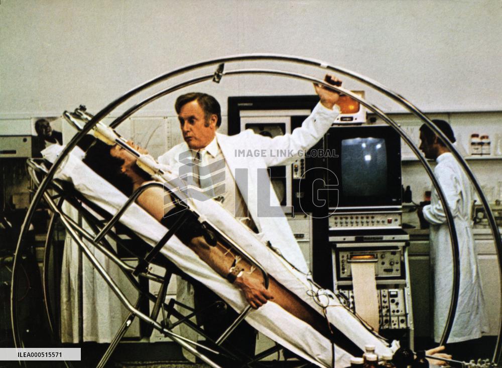 O LUCKY MAN! (BR1973) MALCOLM MCDOWELL, GRAHAM CROWDEN