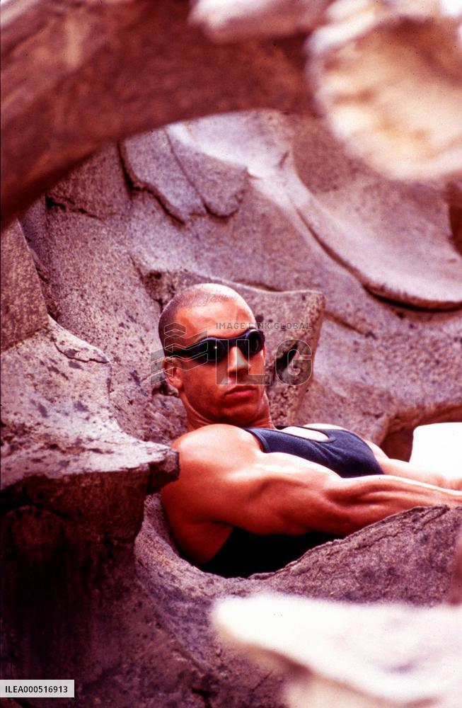 PITCH BLACK (AUS/US 2000) VIN DIESEL PICTURE FROM THE RONALD