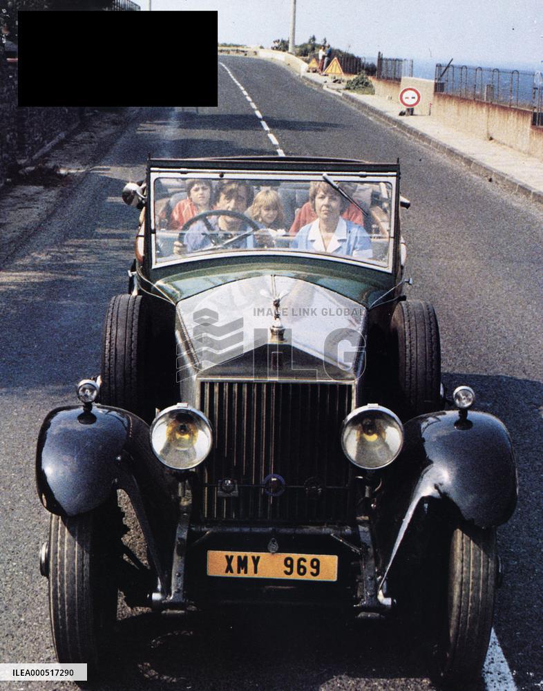 PRENDS TA ROLLS ET VA POINTER