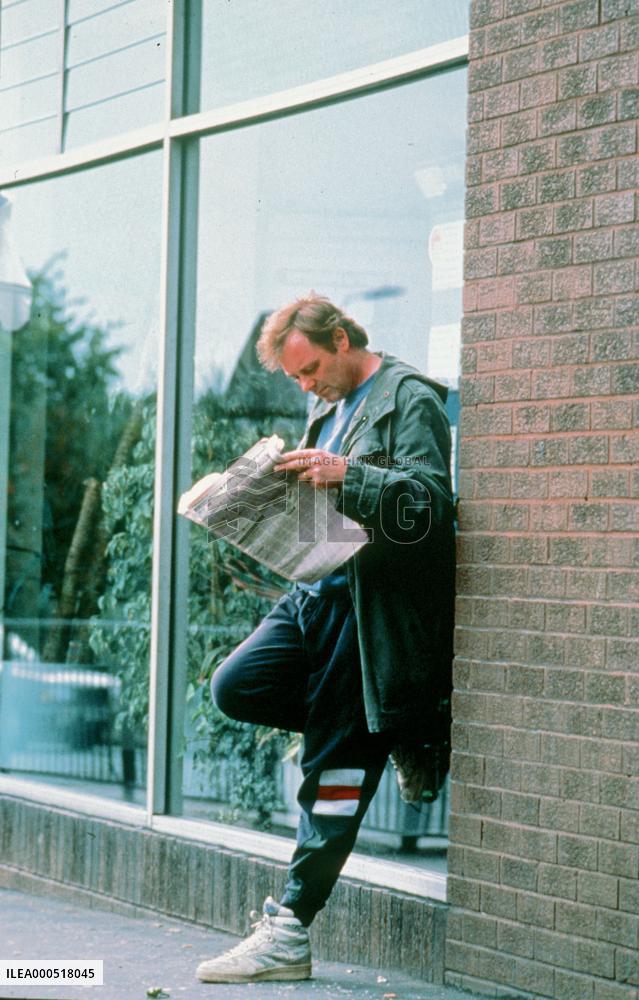 RAINING STONES (BRITAIN 1993) Directed by Ken Loach Bruce Jo