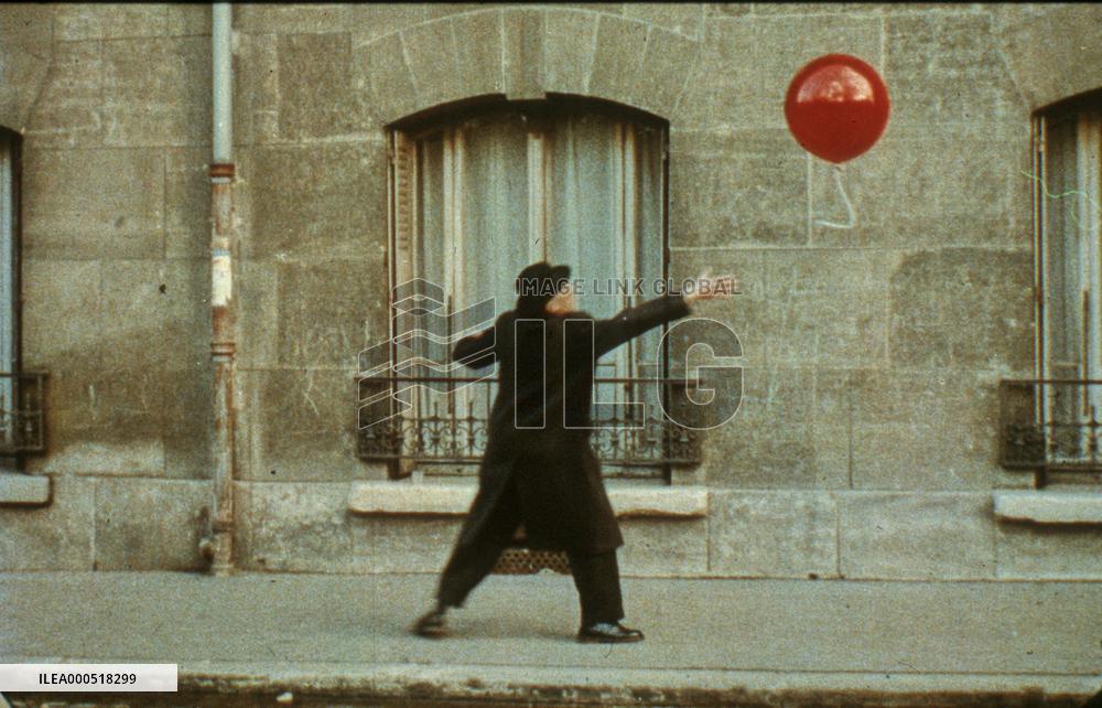 THE RED BALLOON
