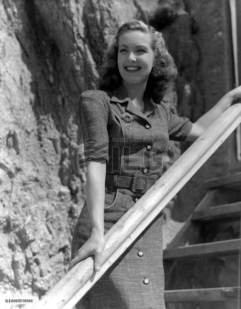 PATRICIA ROC ON THE SET OF JOHNNY FRENCHMAN IN 1944/45