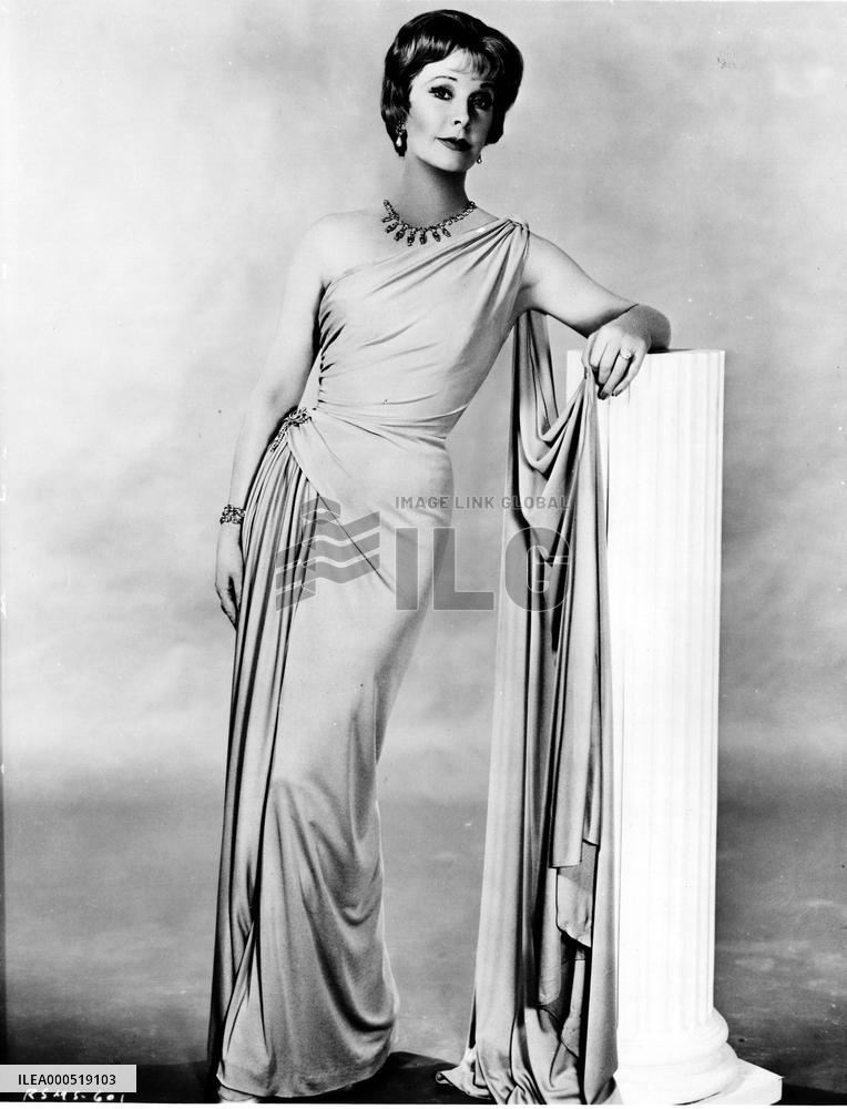 THE ROMAN SPRING OF MRS STONE