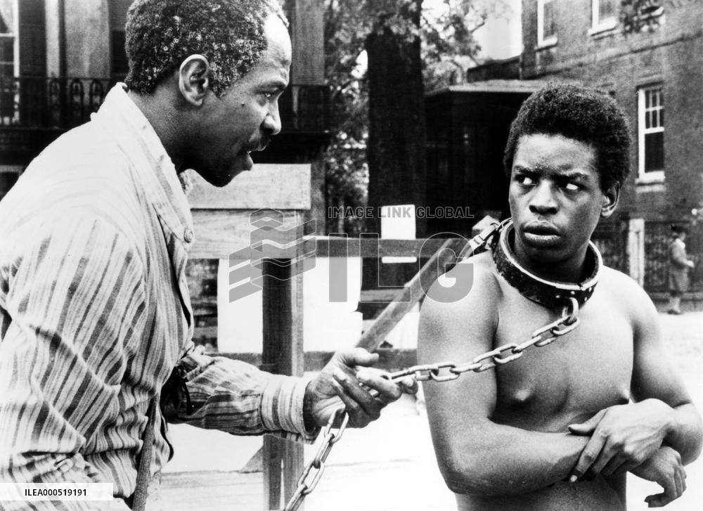ROOTS (1977) TV MINI SERIES LOUIS GOSSETT JR. AND LEVAR BURT