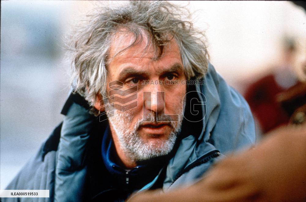 PHILIP NOYCE DIRECTING THE SAINT