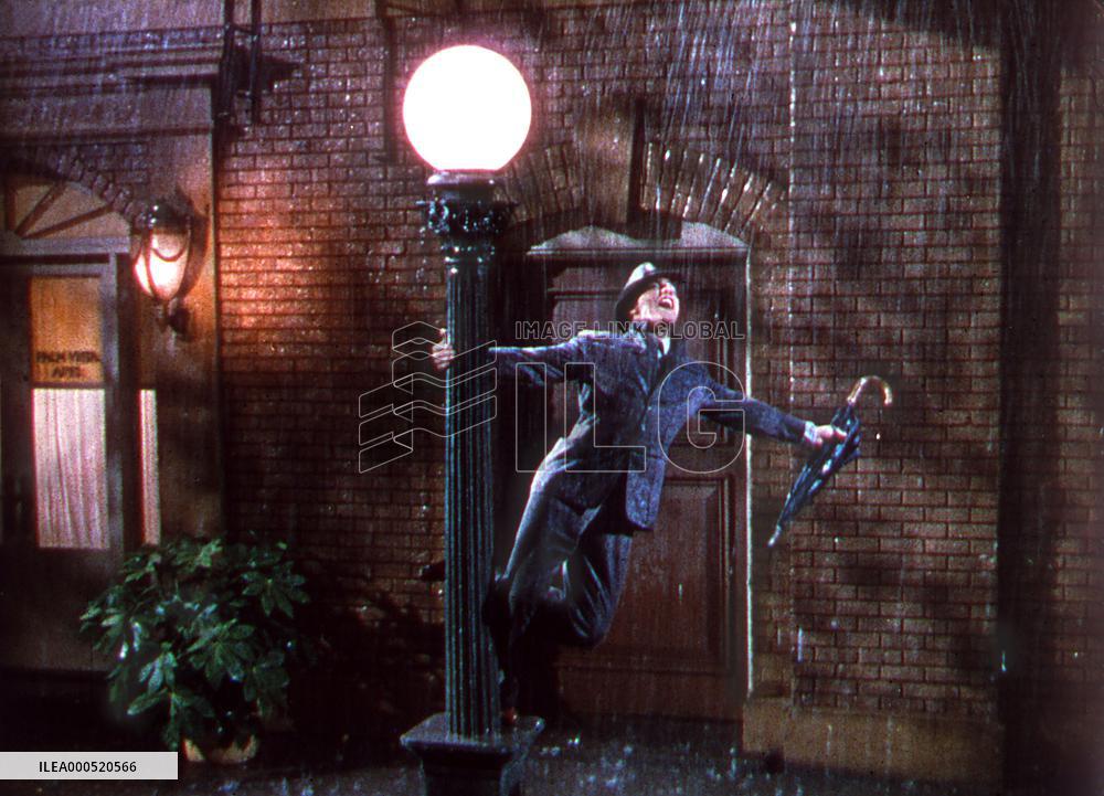 SINGIN' IN THE RAIN