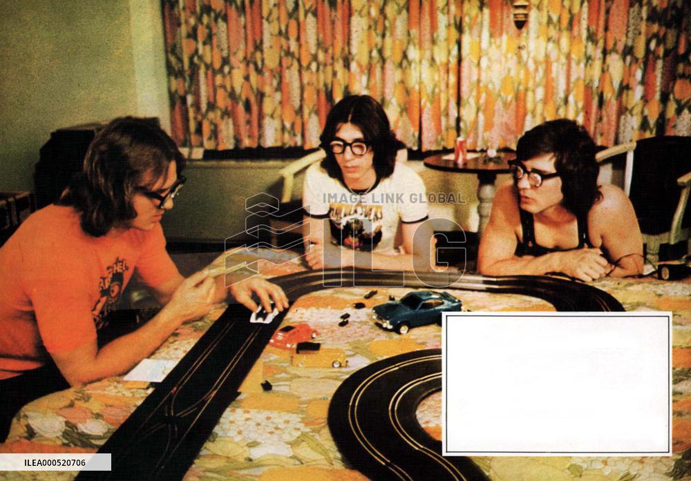 SLAPSHOT (US1977) SLOT CAR RACING