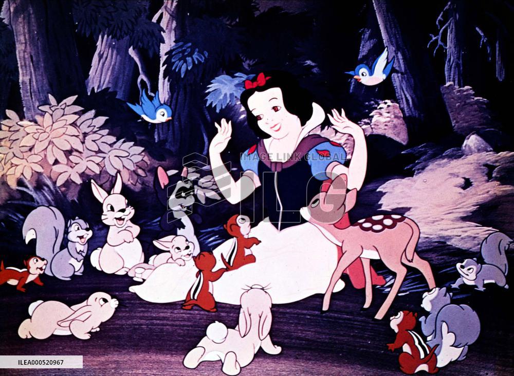 SNOW WHITE AND THE SEVEN DWARVES