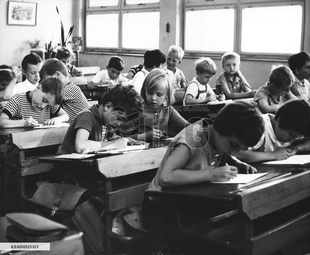 LES SOULIERS NEUFS CLASSROOM, PRIMARY SCHOOL