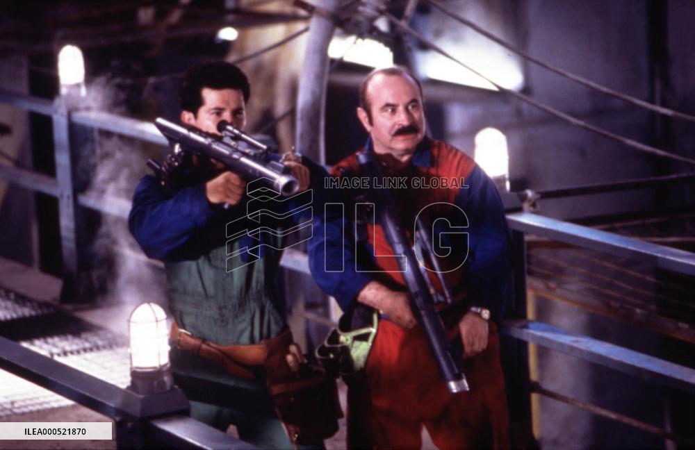 SUPER MARIO BROS. (US1993) BOB HOSKINS AS MARIO MARIO