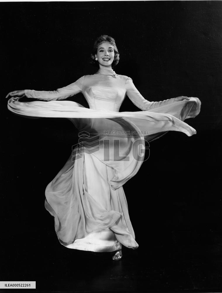 SYLVIA SYMS IN THE MID NINETEEN FIFTIES