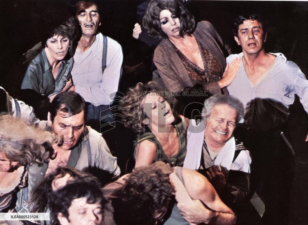 THEY SHOOT HORSES, DON'T THEY?