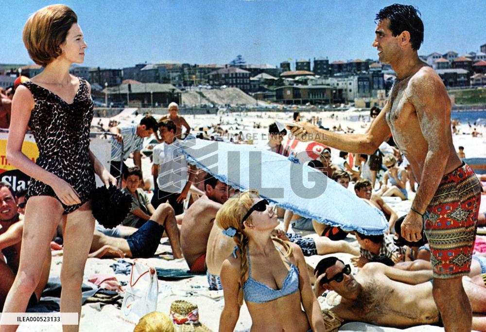 THEY'RE A WEIRD MOB (BR/AUS1966) NINO CULOTTA, RIGHT SUNBATH