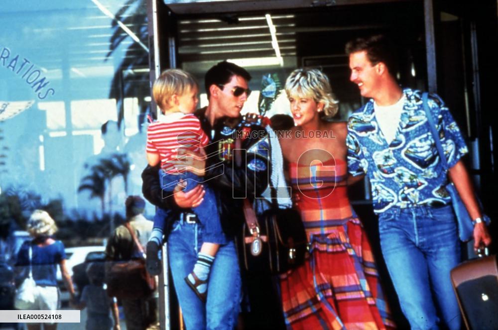 TOP GUN (US1986) PARAMOUNT TOM CRUISE, MEG RYAN, ANTHONY EDW