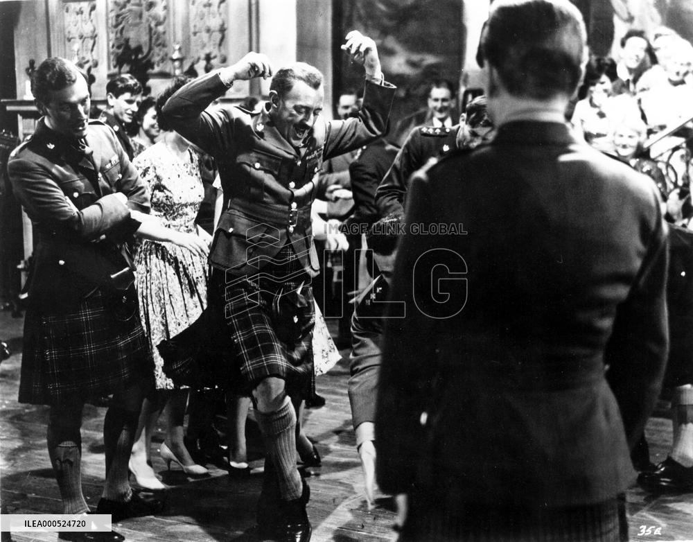 TUNES OF GLORY UK 1960) ALEC GUINNESS dancing