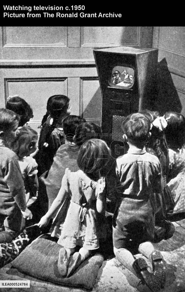 CHILDREN WATCHING TELEVISION