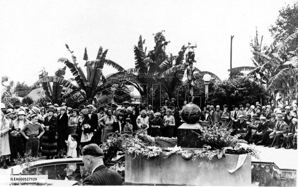 DEDICATION OF THE VALENTINO MEMORIAL SCULPTURE 'ASPIRATION'