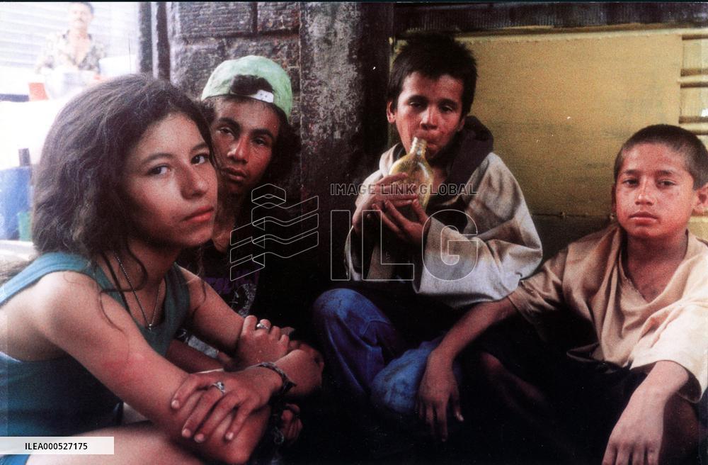 LA VENDEDORA DE ROSAS (COL 1998) PRODUCCIONES FILMAMENTE LEI