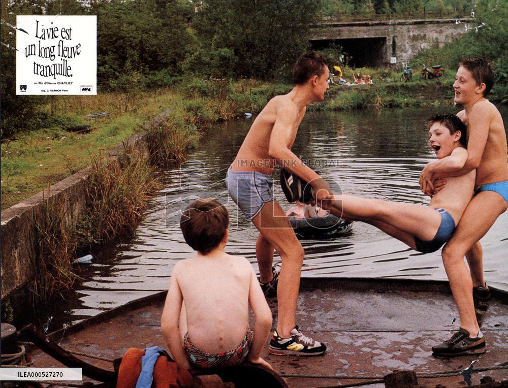 LA VIE EST UN LONG FLEUVE TRANQUILLE