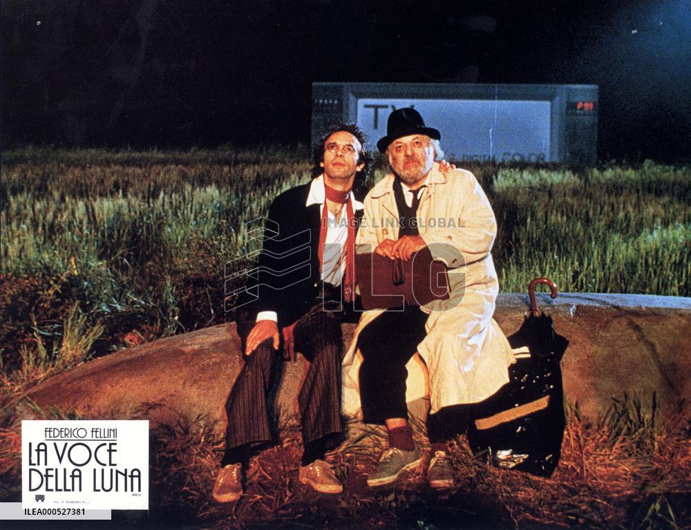 VOCE DELLA LUNA (IT/FR 1990) ROBERTO BENIGNI left