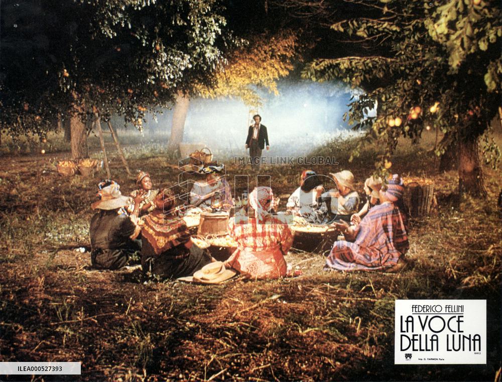 VOCE DELLA LUNA (IT/FR 1990) ROBERTO BENIGNI at back