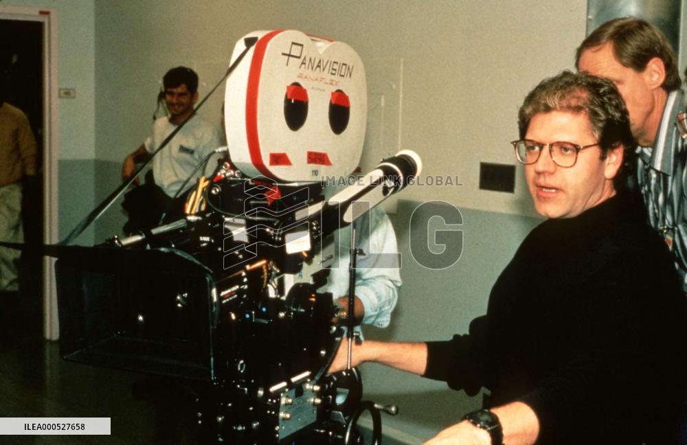 ROBERT ZEMECKIS on set (of unidentified film)