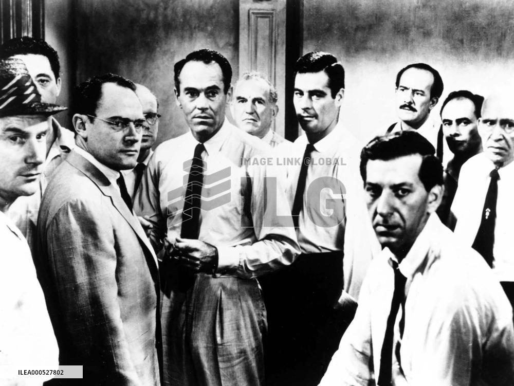 12 ANGRY MEN