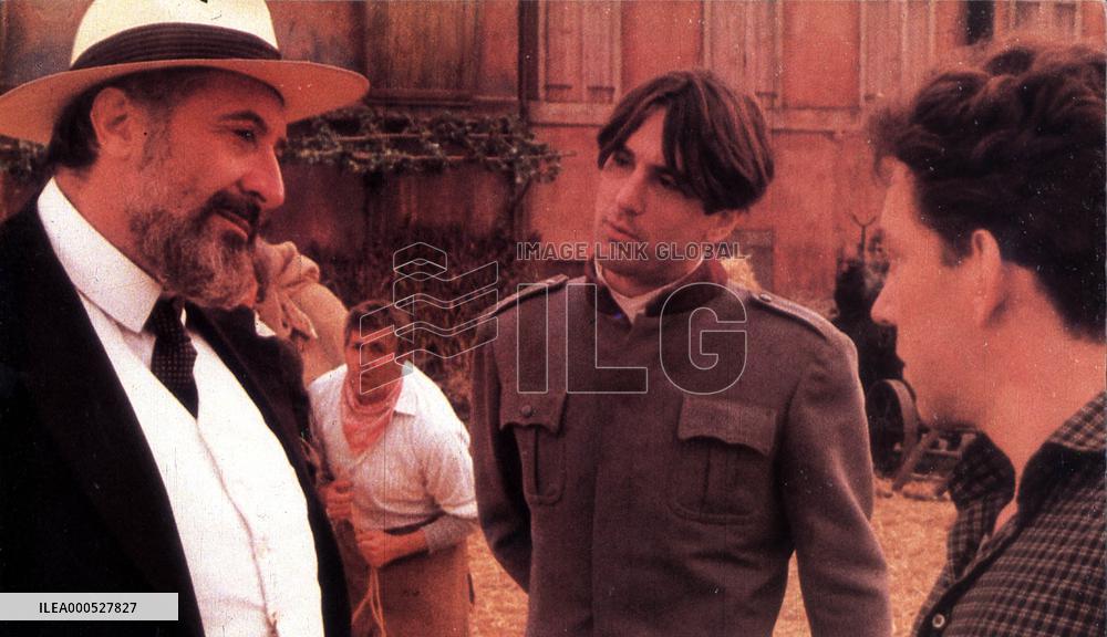 1900 (FR/IT/WGER 1976) ROBERT DE NIRO (centre)
