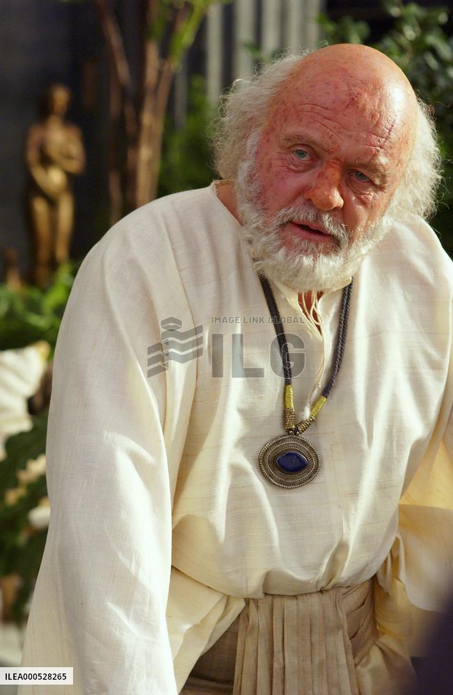 ALEXANDER (US/UK/GER/NDL 2004) ANTHONY HOPKINS as an older P