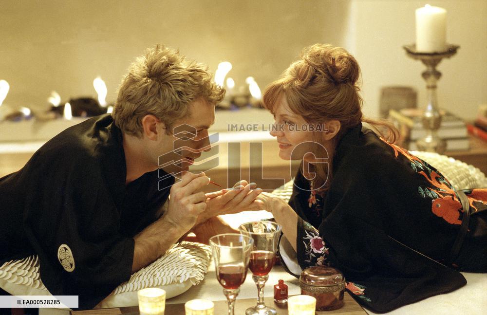 ALFIE (UK/US 2004) PARAMOUNT PICTURES JUDE LAW AND SUSAN SAR