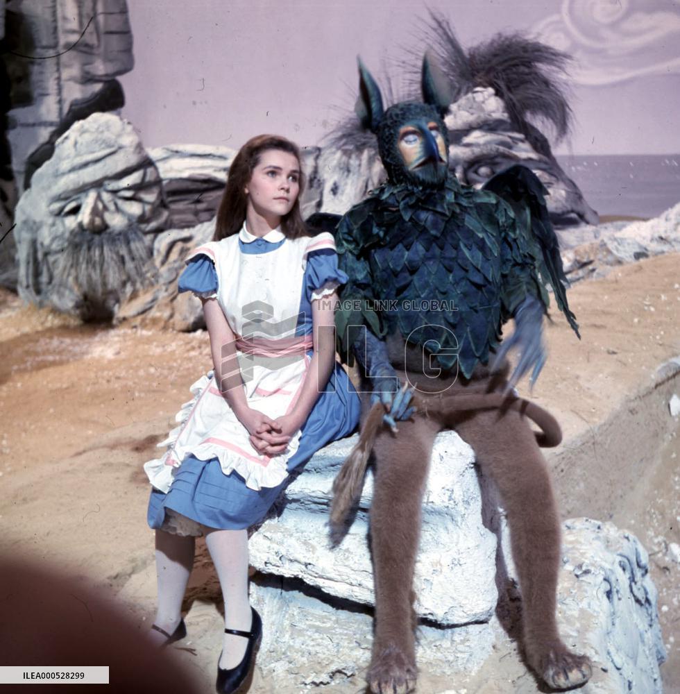 ALICE'S ADVENTURES IN WONDERLAND