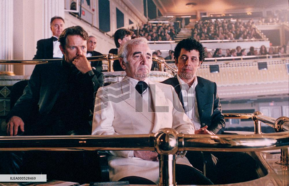 ARARAT (CAN/FR/2002) BRUCE GREENWOOD, CHARLES AZNAVOUR AND E