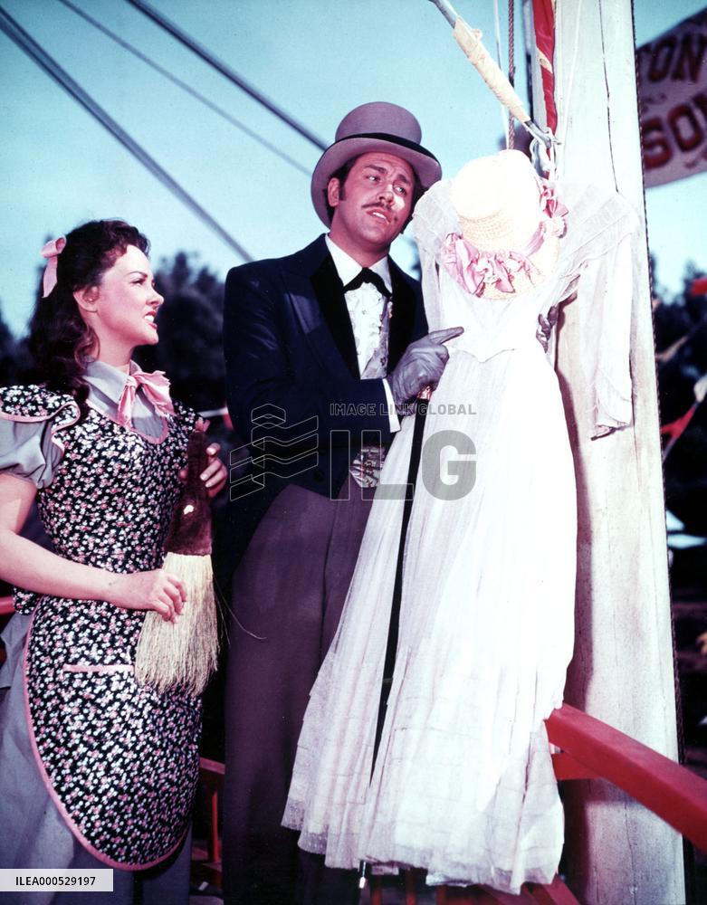SHOW BOAT