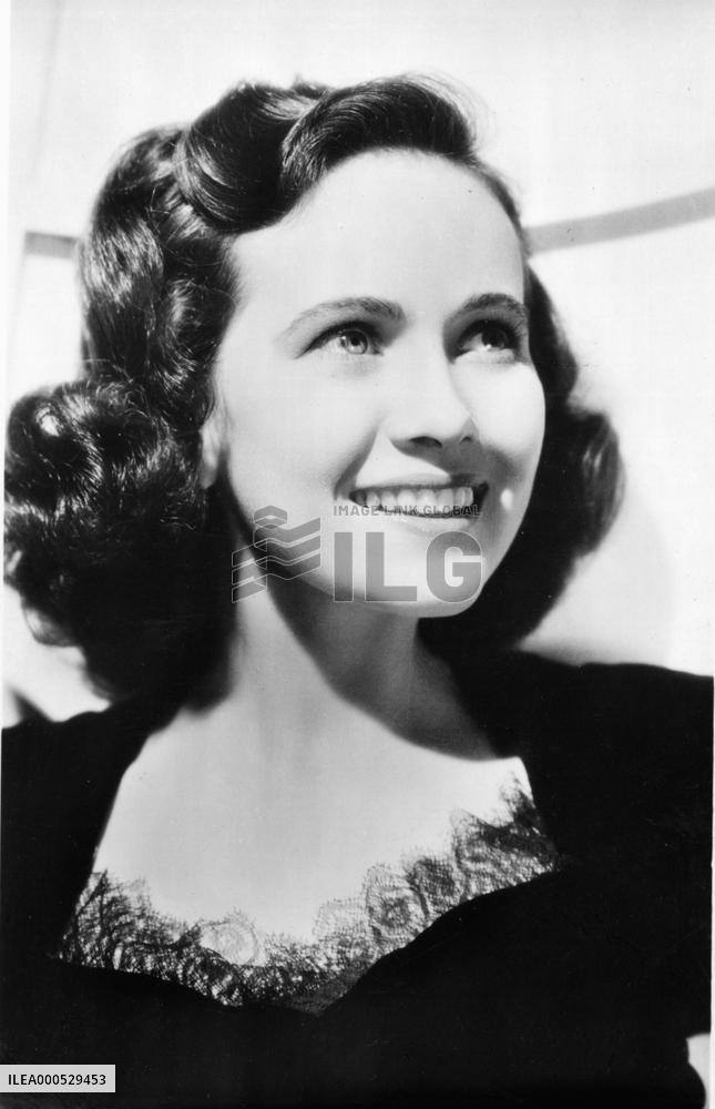TERESA WRIGHT PORTRAIT