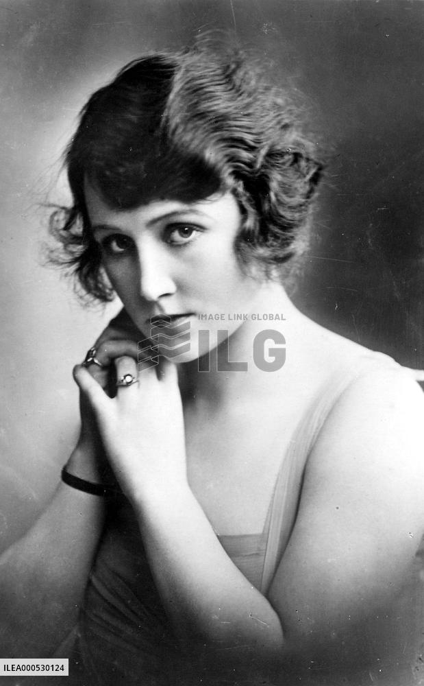 FAY COMPTON