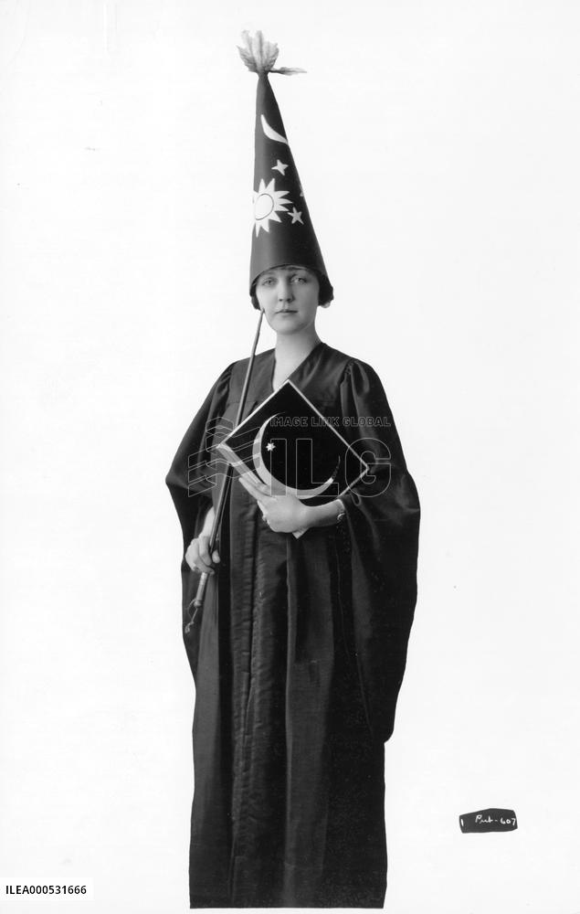 NAOMI CHILDERS MAGICIAN/WIZARD