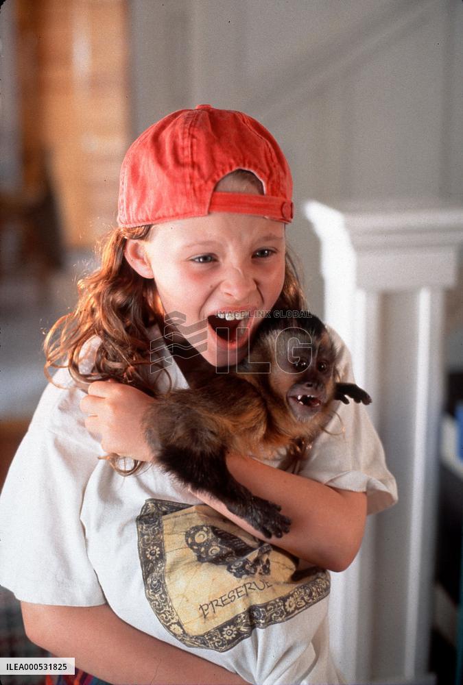 MONKEY TROUBLE (US/JAP 1994) NEW LINE CINEMA THORA BIRCH
