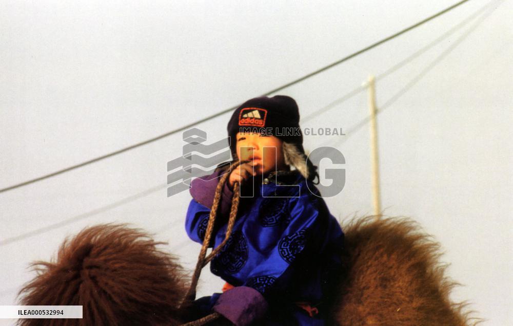 THE STORY OF THE WEEPING CAMEL aka Die Geschichte vom weinen