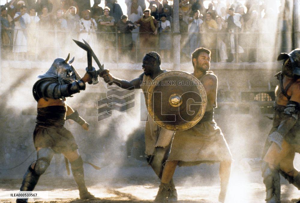 GLADIATOR (UK/US 2000)  DJIMON HOUNSOU, RUSSELL CROWE GLADIA