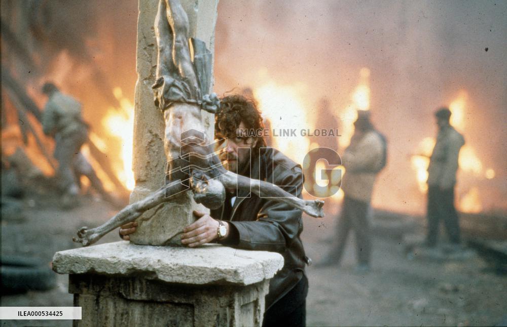 EMIR KUSTURICA DIRECTING UNDERGROUND