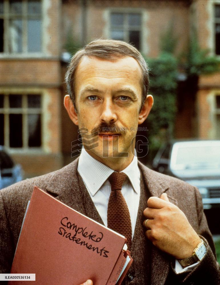 ADAM DALGLIESH MYSTERIES :  SHROUD FOR A NIGHTINGALE