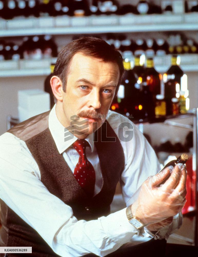 ADAM DALGLIESH MYSTERIES :  SHROUD FOR A NIGHTINGALE