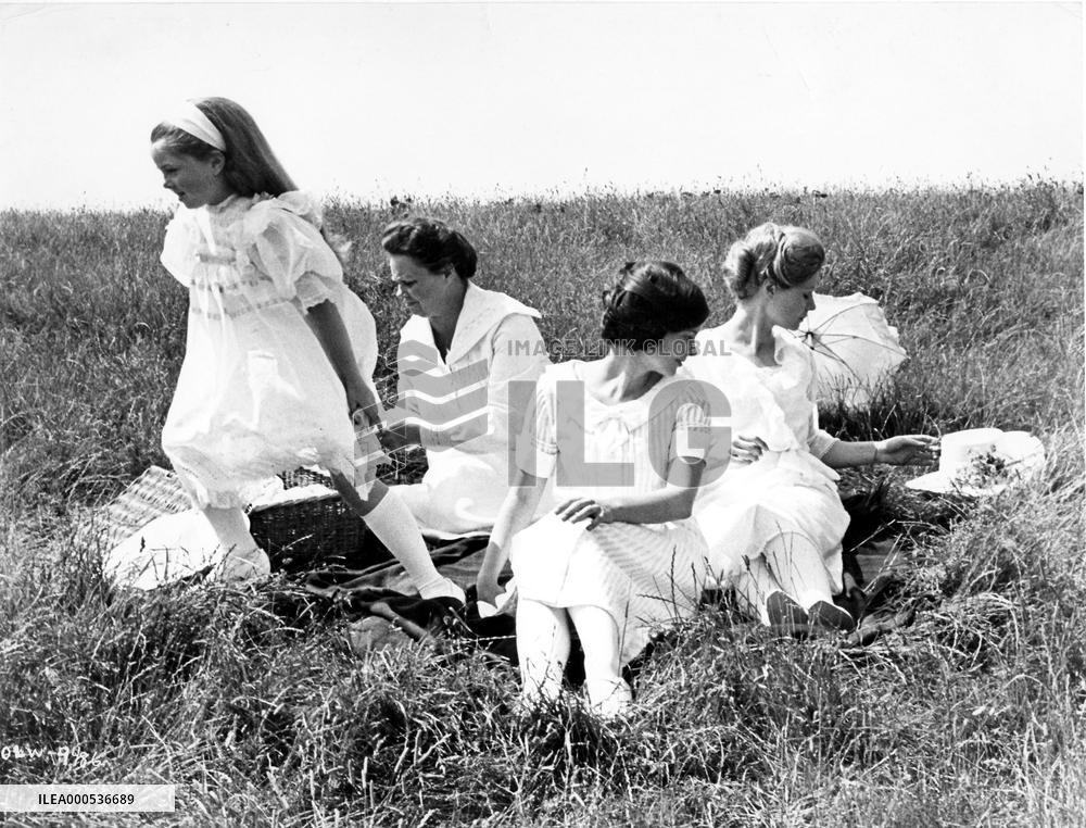 OH! WHAT A LOVELY WAR