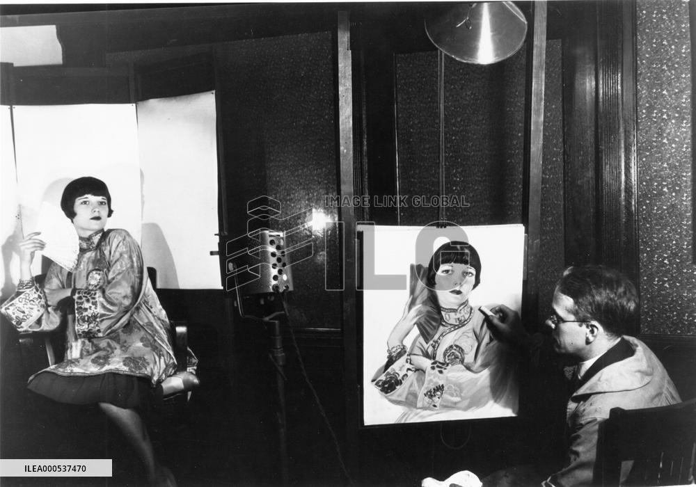 LOUISE BROOKS  Silent film actress