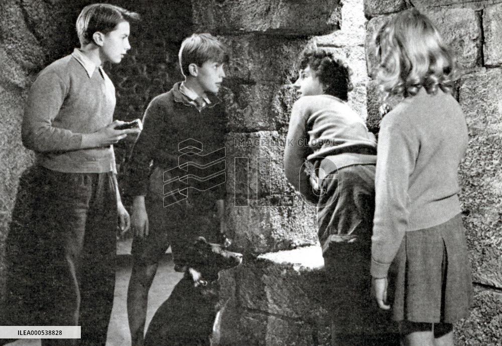 FIVE ON A TREASURE ISLAND