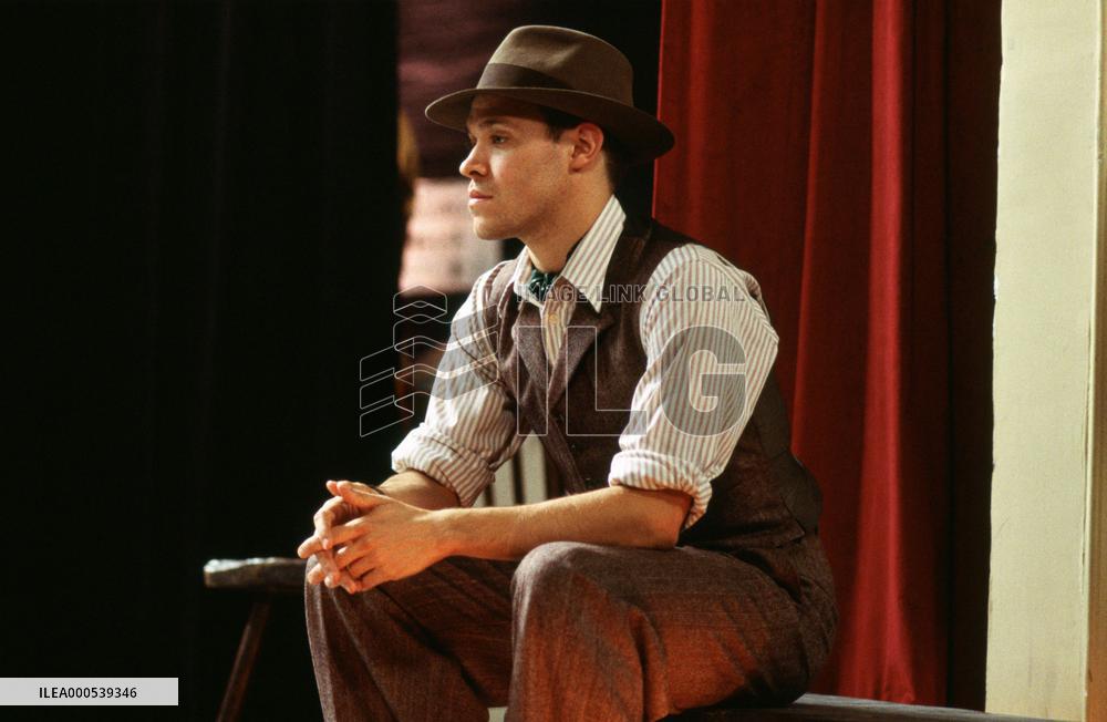 MRS HENDERSON PRESENTS