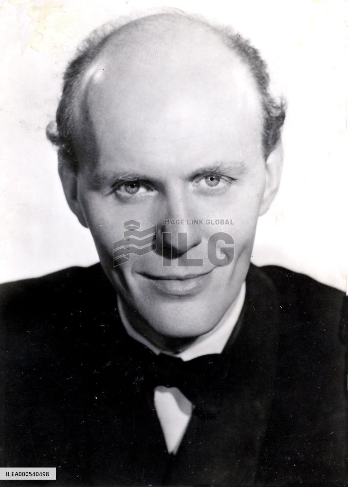 DAVID NIXON   Stage and television magician DAVID NIXON  Sta