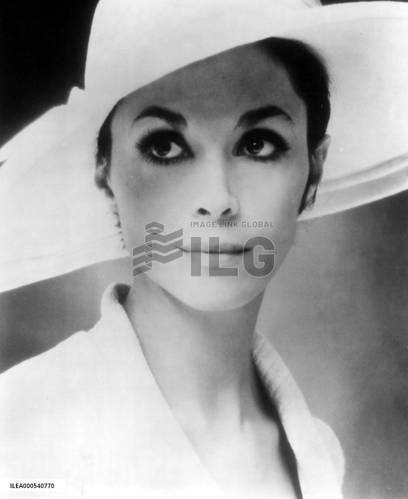 DANA WYNTER  American Actress  DANA WYNTER  American Actress