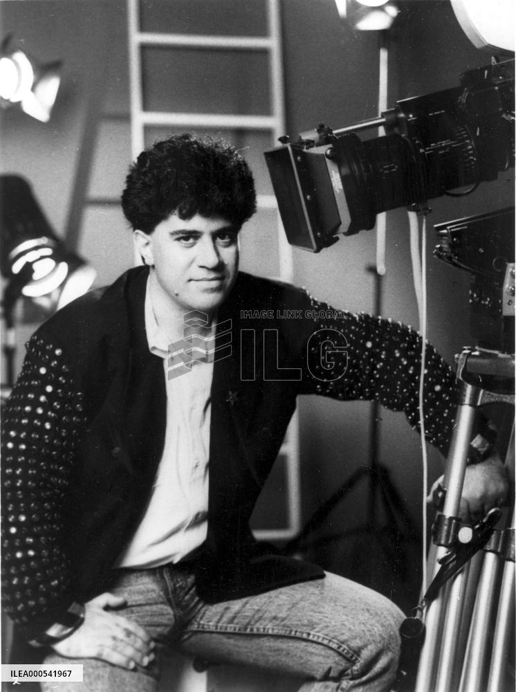 MUJERES AL BORDE DE UN ATAQUE DE NERVIOS